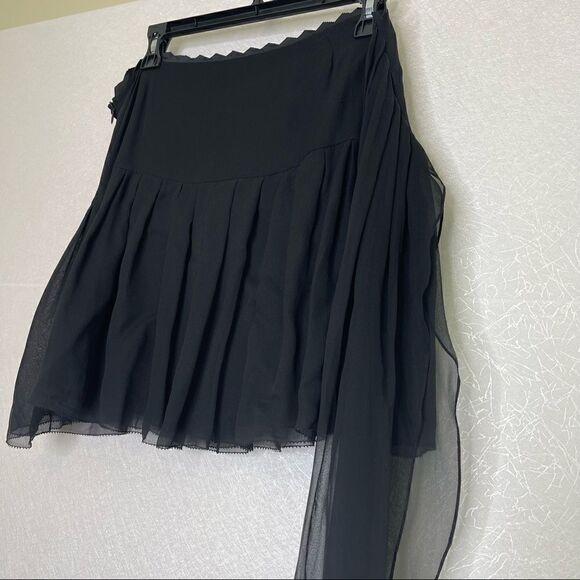 ELIE Tahari Black Silk Chiffon Pleated Mini Skirt with Train 10 - Picture 3 of 10